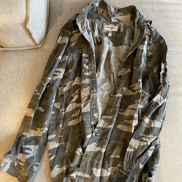 Express - Camouflage button up shirt - Small - Picture 1 of 3